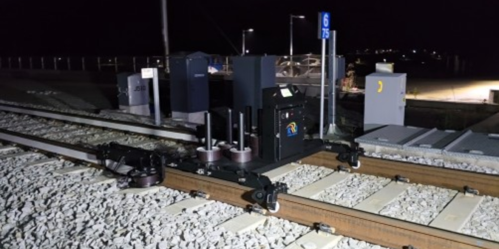 Cooling Overheated Summer Railways with “Thermal-Blocking Textile” Technology!